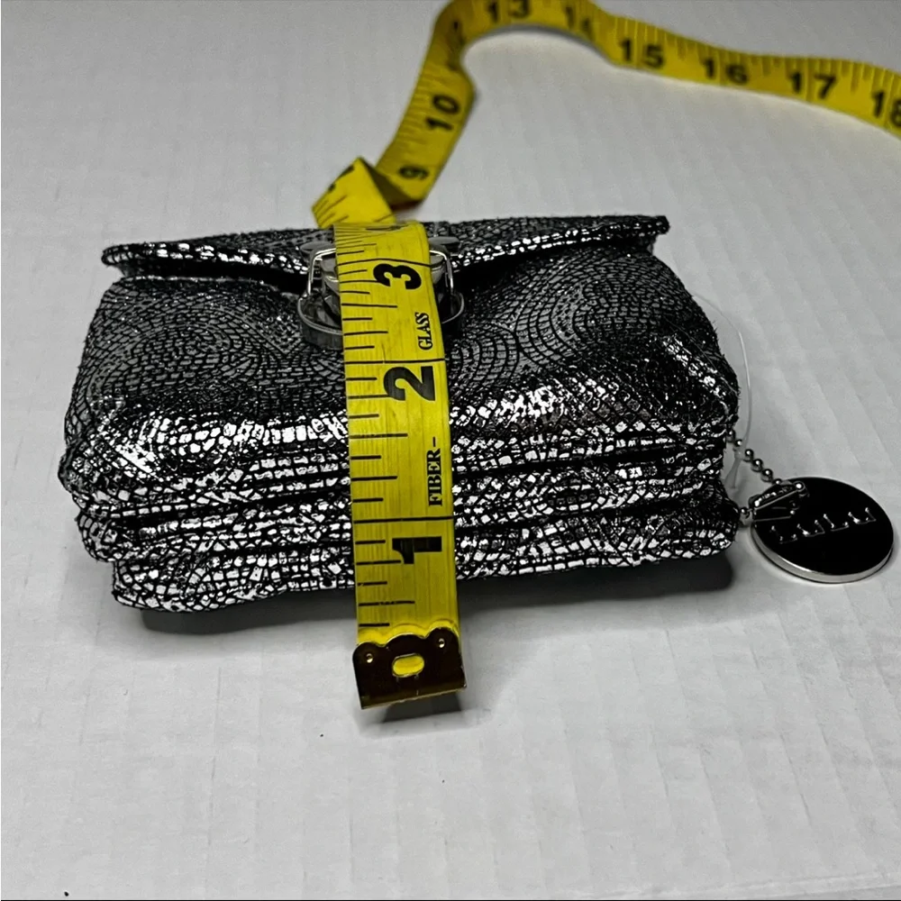 Lulu’s Metallic Wallet - Picture 13 of 13